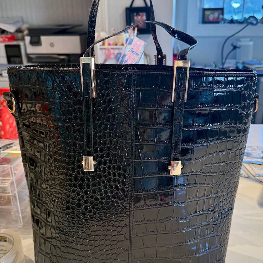 Elegant Black Crocodile-Embossed Tote Bag